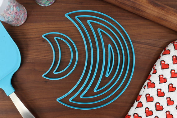 XL Crescent Cookie Cutters - 9in Through 1in - Concentric Cutter - 7 Sizes included - Decorative Fondant Cakes & Cookie Towers