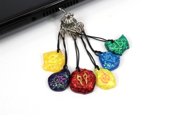 Twinkle Job Stone Soul Crystal Glow Phone Charms - FFXIV