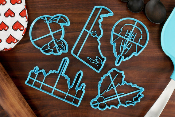 Delaware Cookie Cutters - American Holly, Delaware Outline, Dover Skyline, Peach Blossom, Horseshoe Crab - Delaware State Fan